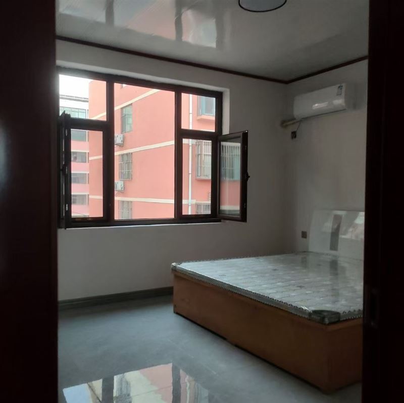 新汽车站对面（西广村自建房一梯两户）